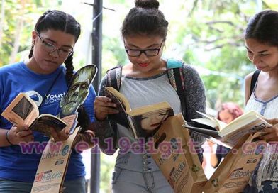 Literato promueve la lectura con divertidas dinámicas