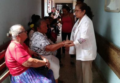 Con Amor brindan atención médica a Madres de Héroes y Mártires en el centro de salud Edgard Lang