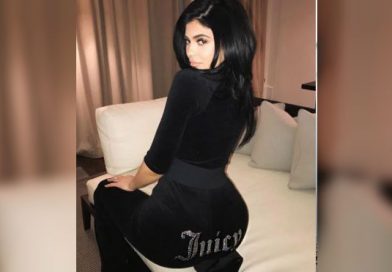 ¡Tenemos nueva moda en las redes sociales! Después de que las hermanas Jenner pusiesen de moda la 'pose pensativa', que consistía en colocarse la mano de forma estratégica delante de la boca, ahora la pequeña del clan sabe cuál es la nueva pose que triunfa en el mundo 2.0: la 'Bambi pose'.