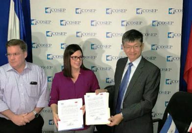 La Embajada de China (Taiwán) en Nicaragua entregó este miércoles un donativo económico de 5 mil dólares al Consejo Superior de la Empresa Privada (Cosep) para la celebración del II Congreso de Mujeres Líderes de Nicaragua.