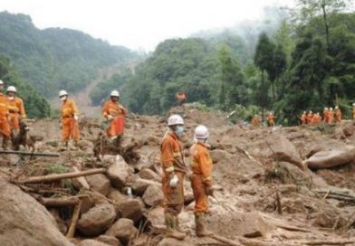 Tres personas murieron en la ciudad china de Longyan, al quedarse atrapadas tras un deslizamiento de tierras.