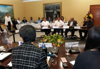 Gobierno sostiene encuentro con representantes del FMI.
