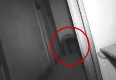 (+Vídeo) Un «fantasma» es capturado en vídeo en una casa antigua de Gran Bretaña