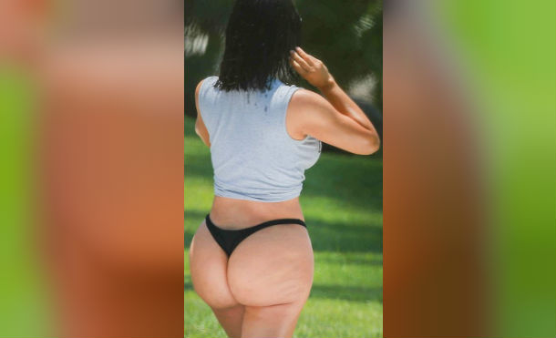 Las vacaciones de Kim Kardashian en México no se detienen, y tampoco se detienen las imágenes que los paparazzi están tomando de ella.
