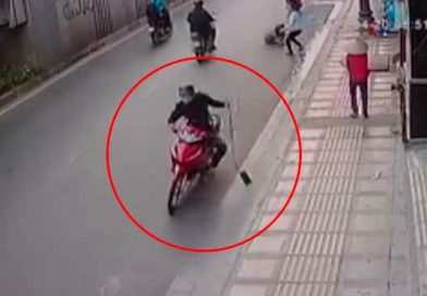 Un video de YouTube muestra la dolorosa lección que se llevó un ladrón, quien segundos antes había despojo de sus pertenencias a una indefensa mujer. El video se ha viralizado a través de las redes sociales.