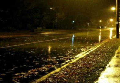 A eso de las 11:50 de la noche de este jueves y madrugada de viernes cayó un fuerte aguacero en la ciudad capital, la lluvia duró unos 35 minutos y fue reportada por varios ciudadanos a través de las redes sociales.