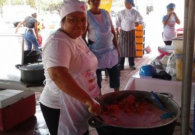 Familias siguen disfrutando de la feria de Marisco en saludo al día de los trabajadores