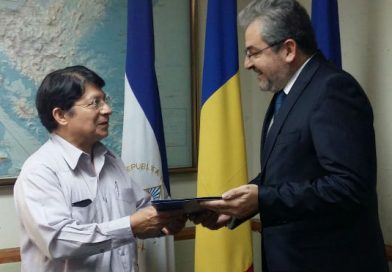 Nuevo embajador concurrente de Rumania presenta copias de estilo