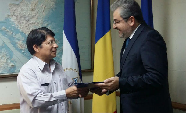 Nuevo embajador concurrente de Rumania presenta copias de estilo