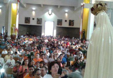 Cientos de feligreses acuden a la Catedral de Managua a venerar a la Virgen de Fátima