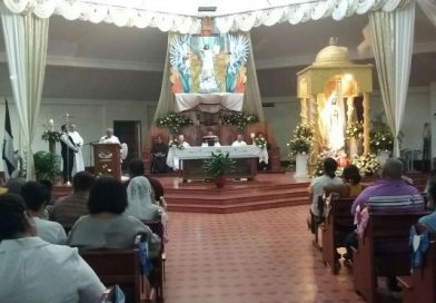 Fieles devotos celebran a la Virgen de Fátima en la Colonia Centroamérica