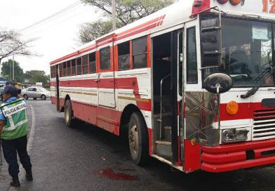 Peatón fallece tras ser atropellado por un bus de la ruta 172
