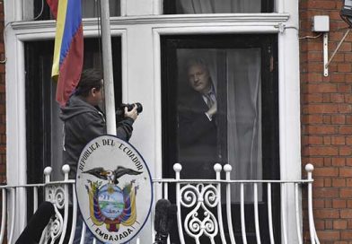 Suecia suspende causa contra Assange