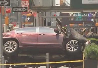 Un carro atropella a varias personas en la plaza de Times Square