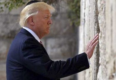Donald Trump acude al Muro de los Lamentos