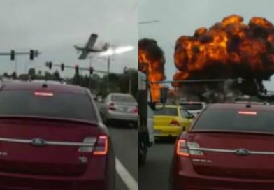 Una avioneta se estrella en medio de una carretera de EE.UU.