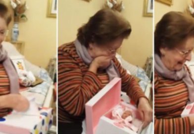 La entrañable reacción de una abuela al recibir la muñeca que nunca había podido tener