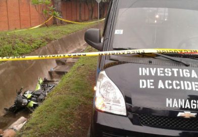 Motociclista perece al impactar en alcantarilla, en carretera a Ticuantepe
