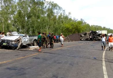 El soldado Yelsin Ponce López y Jorge Isabel Reyes Iquique son los dos ciudadanos que fallecieron este lunes en un accidente de tránsito ocurrido en el km. 160 de la Carretera Chinandega-Somotillo, en el sector conocido como La Grieta.