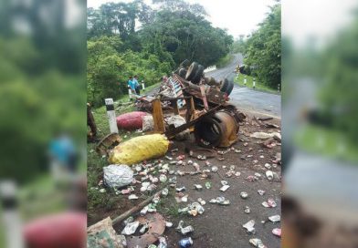 Furgón Chatarrero se vuelca en Villa Sandino en Chontales