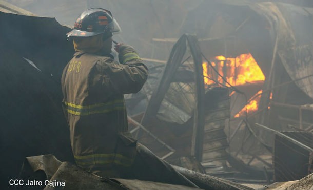 Afectados por incendio en Huembes recibirán un crédito