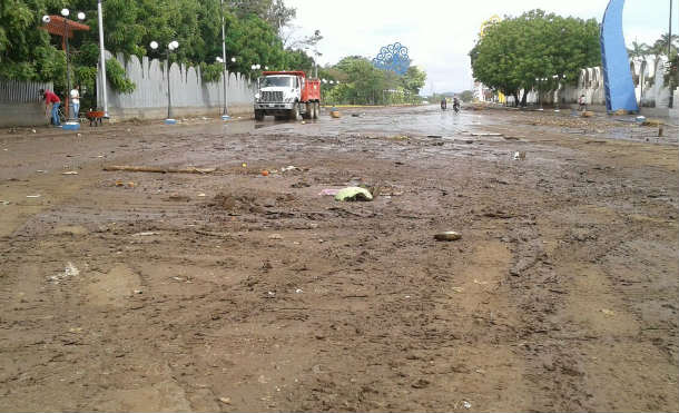 Paseo Xolotlán y paso a desnivel de Tiscapa, afectados por torrencial aguacero