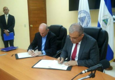 Gobierno Sandinista entrega títulos de propiedad a madres de Managua