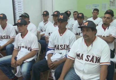 Selección de beisbol Mayor A del departamento de Masaya recibe uniformes