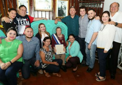 Blanca Segovia Sandino condecorada con Orden General José Dolores Estrada