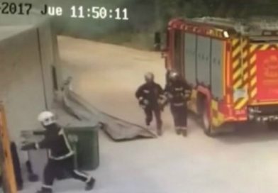 Fuerte explosión expulsa a bomberos que acudieron a sofocar incendio