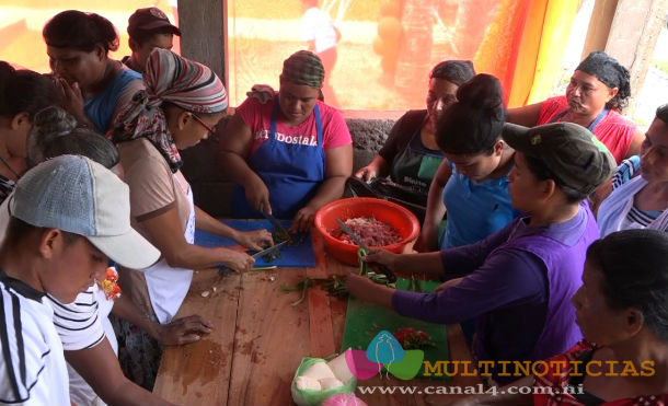 Mujeres de la comunidad de Colón en Cárdenas aprenden cocina nicaragüense