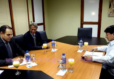 Embajador de Kuwait entrega Copias de Estilo a canciller Denis Moncada