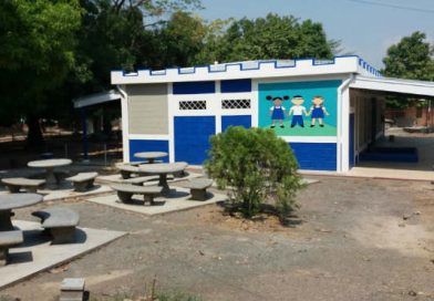 Las lluvias recientes no han impedido que se continúe construyendo el centro de estudios Hermanos Linarte, ubicado en el municipio de El Sauce