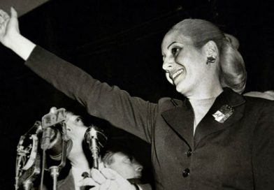 Argentinos recuerdan a Eva Perón a 98 años de su natalicio