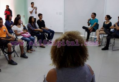 La Directora de Televisión Eveling Lambert, sostuvo un conversatorio con los protagonistas de la Web Serie “Managua Furiosa”