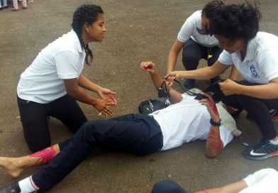 Estudiantes del Instituto Gaspar García Laviana participan en ejercicio de seguridad y protección de la vida