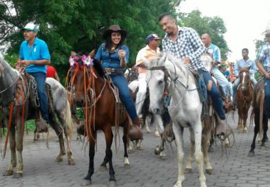 Familias Quezalguaqueñas celebran hípica "Madre Orgullo De Mi País"