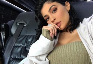 La joven empresaria llevó el estilo ‘underboob’ a otro nivel con esta prenda.