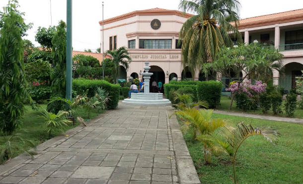 León: Ordenan libertad domiciliar a joven conductor de camión manicero acusado de homicidio imprudente
