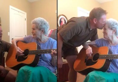 Mujer con Alzheimer enternece Youtube al interpretar canción con su hijo