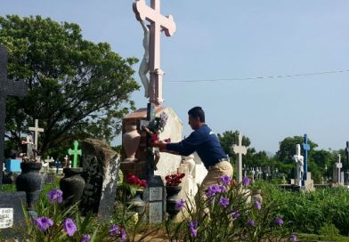 Lágrimas y flores, entre recuerdos de las madres que partieron