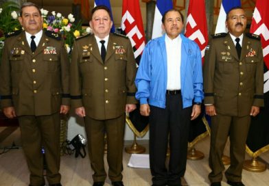 General Julio César Avilés entrega memoria anual 2016 del Ejército de Nicaragua