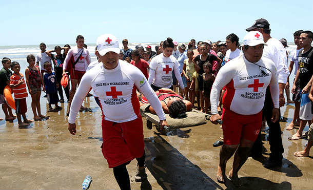 Dixon Félix Hernández Miranda de 23 años de edad, pereció la tarde de este lunes primero de mayo, en la bocana del balneario de "Las Peñitas" en la ciudad de León, presuntamente por las mareas altas registradas en el pacifico nicaragüense.
