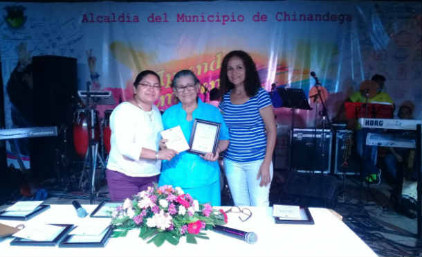 Las familias Chinandeganas fueron quienes apreciaron cuando el nacatamal más grande de Nicaragua fue abierto por autoridades municipales.