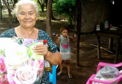 Quezalguaque: Madres de Héroes y Mártires reciben regalos y paquetes alimenticios