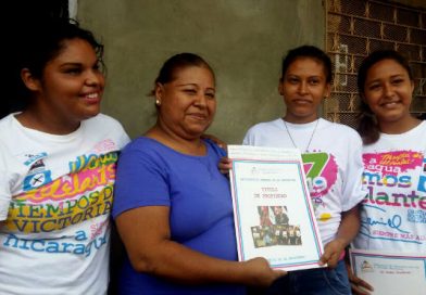 Gobierno Sandinista entrega Títulos de Propiedad a madres del barrio "La Primavera" en Managua
