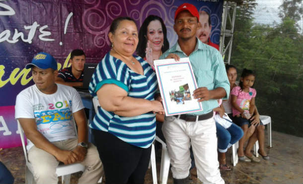 Entregan 50 títulos de propiedad en Nueva Guinea