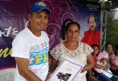 Entregan 50 títulos de propiedad en Nueva Guinea