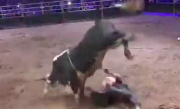 Toro aplastó órganos de un hombre en pleno torneo de rodeo