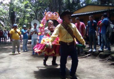 UNA lleva a cabo la bajada de San Isidro Labrador